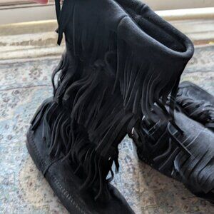 Minnetonka Women's 3-Layer Fringe Boot